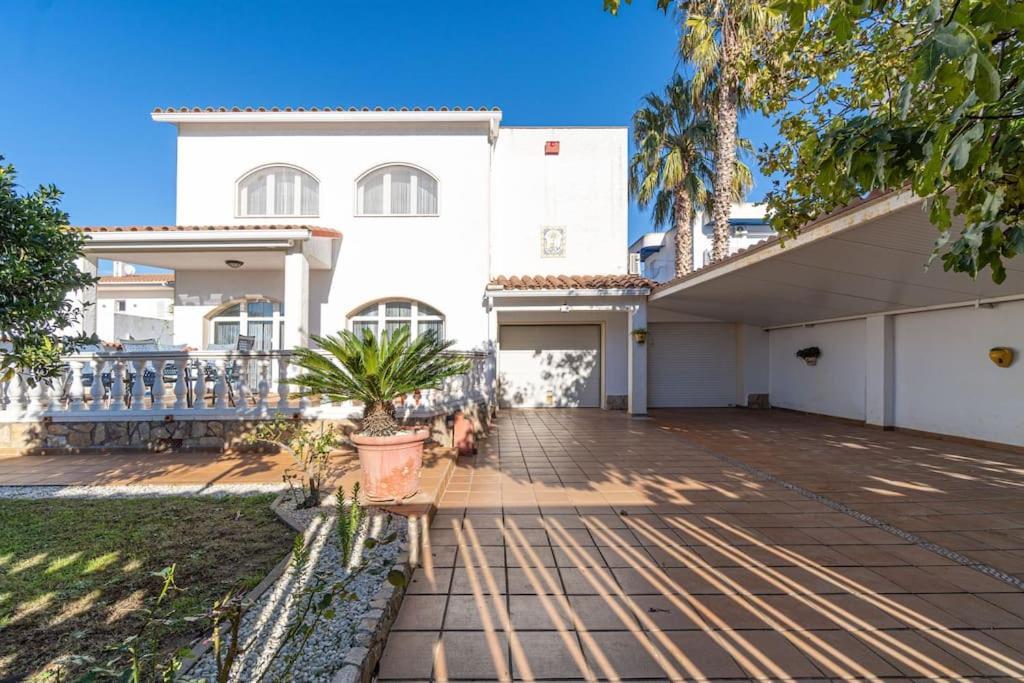 Sm21-Gran Casa De Vacaciones En La Playa, 4 Habitaciones, Climatizada, Piscina, Barbacoa Y Wifi Empuriabrava Exterior photo