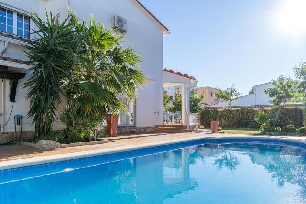 Sm21-Gran Casa De Vacaciones En La Playa, 4 Habitaciones, Climatizada, Piscina, Barbacoa Y Wifi Empuriabrava Exterior photo
