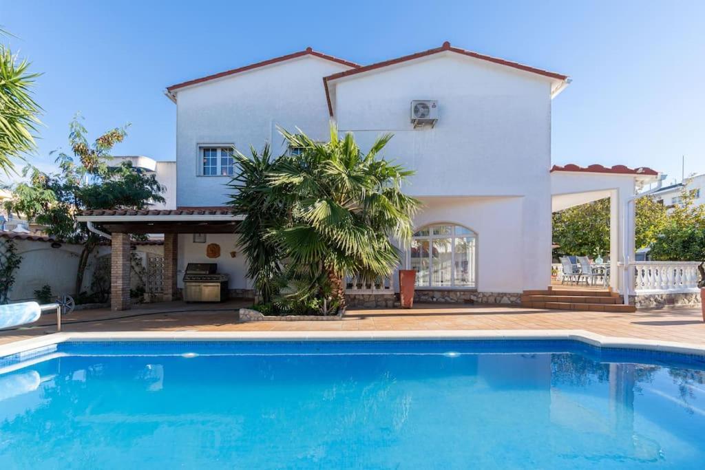 Sm21-Gran Casa De Vacaciones En La Playa, 4 Habitaciones, Climatizada, Piscina, Barbacoa Y Wifi Empuriabrava Exterior photo